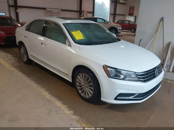 1VWBT7A3XGC023888 2016 VOLKSWAGEN PASSAT - Image 1