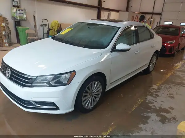 1VWBT7A3XGC023888 2016 VOLKSWAGEN PASSAT - Image 2