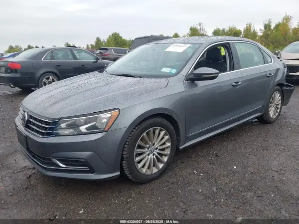 1VWBT7A3XGC025611 2016 VOLKSWAGEN PASSAT - Image 2