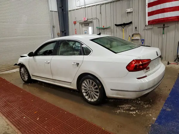 1VWBT7A3XGC043249 2016 VOLKSWAGEN PASSAT - Image 2