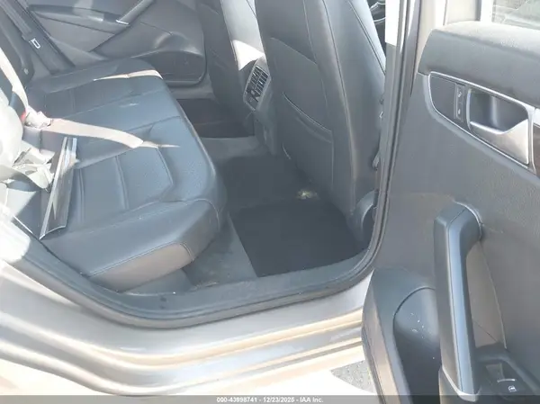 1VWBT7A3XGC044563 2016 VOLKSWAGEN PASSAT - Image 8