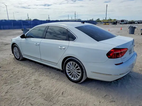 1VWBT7A3XGC048970 2016 VOLKSWAGEN PASSAT - Image 2