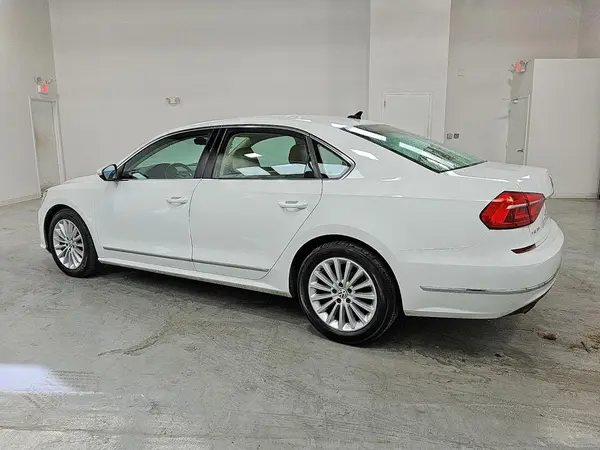 1VWBT7A3XGC049567 2016 VOLKSWAGEN PASSAT - Image 2