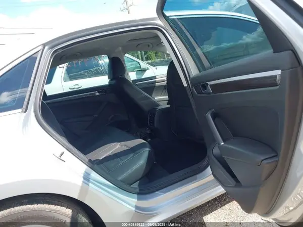 1VWBT7A3XGC061069 2016 VOLKSWAGEN PASSAT - Image 8
