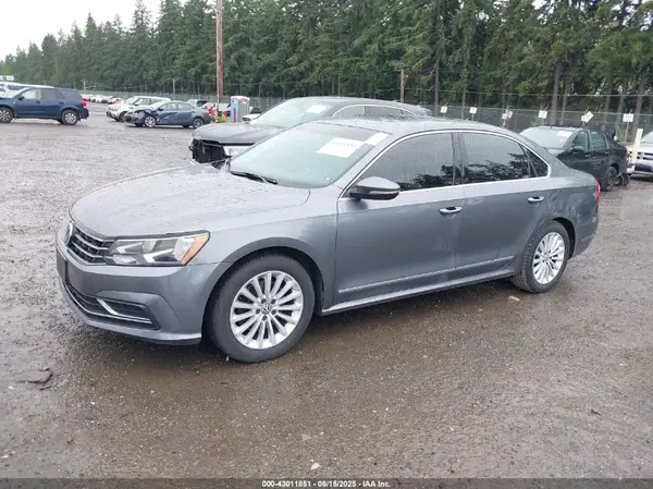 1VWBT7A3XGC062576 2016 VOLKSWAGEN PASSAT - Image 2