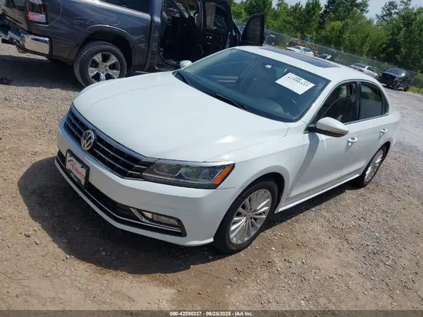 1VWBT7A3XGC067745 2016 VOLKSWAGEN PASSAT - Image 2