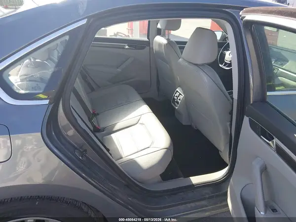 1VWBT7A3XGC068197 2016 VOLKSWAGEN PASSAT - Image 8