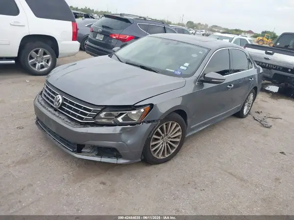 1VWBT7A3XGC068636 2016 VOLKSWAGEN PASSAT - Image 2