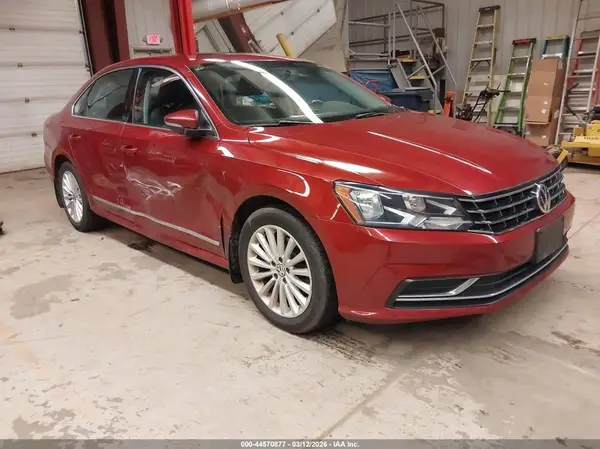 1VWBT7A3XHC000662 2017 VOLKSWAGEN PASSAT - Image 1