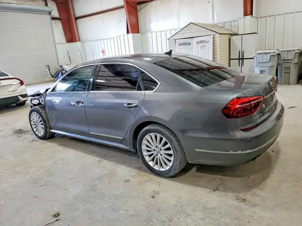 1VWBT7A3XHC000774 2017 VOLKSWAGEN PASSAT - Image 2