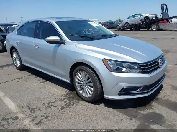 1VWBT7A3XHC002069 2017 VOLKSWAGEN PASSAT - Image 1