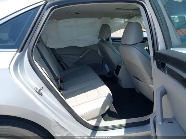 1VWBT7A3XHC002069 2017 VOLKSWAGEN PASSAT - Image 8