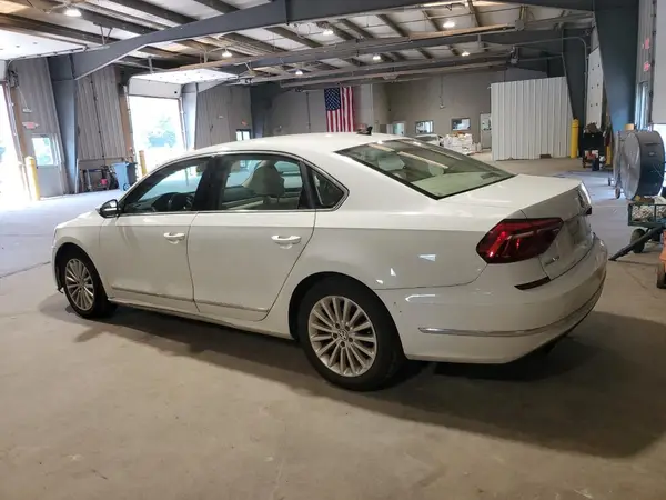 1VWBT7A3XHC004212 2017 VOLKSWAGEN PASSAT - Image 2