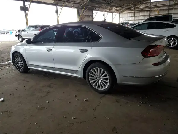 1VWBT7A3XHC007806 2017 VOLKSWAGEN PASSAT - Image 2