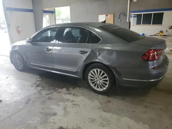 1VWBT7A3XHC008129 2017 VOLKSWAGEN PASSAT - Image 2
