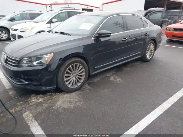 1VWBT7A3XHC009376 2017 VOLKSWAGEN PASSAT - Image 2