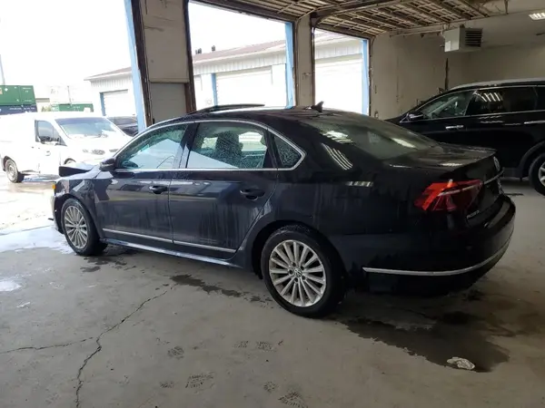 1VWBT7A3XHC009779 2017 VOLKSWAGEN PASSAT - Image 2
