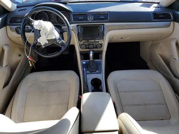1VWBT7A3XHC009877 2017 VOLKSWAGEN PASSAT - Image 8