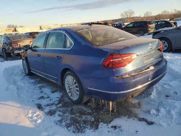 1VWBT7A3XHC010270 2017 VOLKSWAGEN PASSAT - Image 2