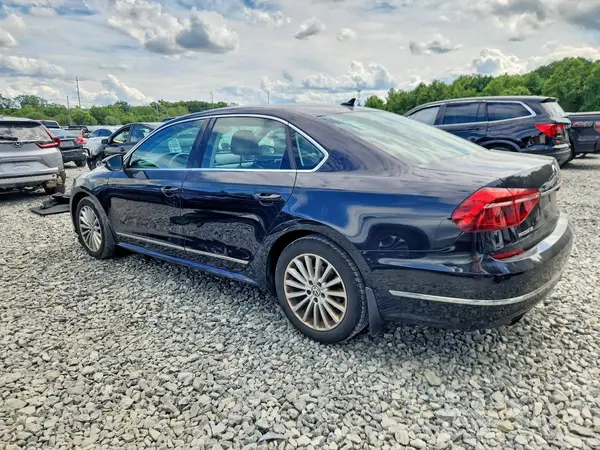1VWBT7A3XHC011984 2017 VOLKSWAGEN PASSAT - Image 2