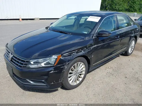1VWBT7A3XHC012519 2017 VOLKSWAGEN PASSAT - Image 2