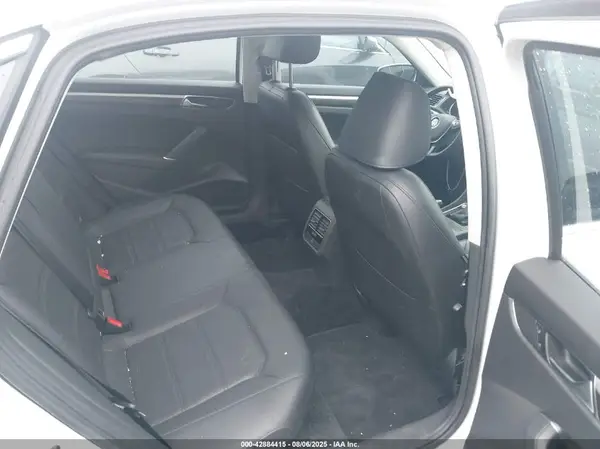 1VWBT7A3XHC015095 2017 VOLKSWAGEN PASSAT - Image 8