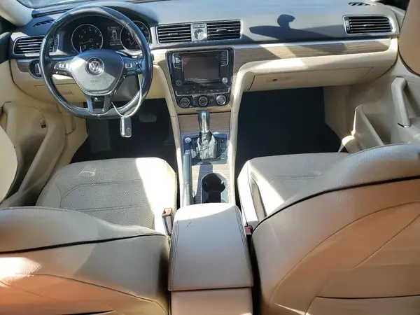 1VWBT7A3XHC015713 2017 VOLKSWAGEN PASSAT - Image 8