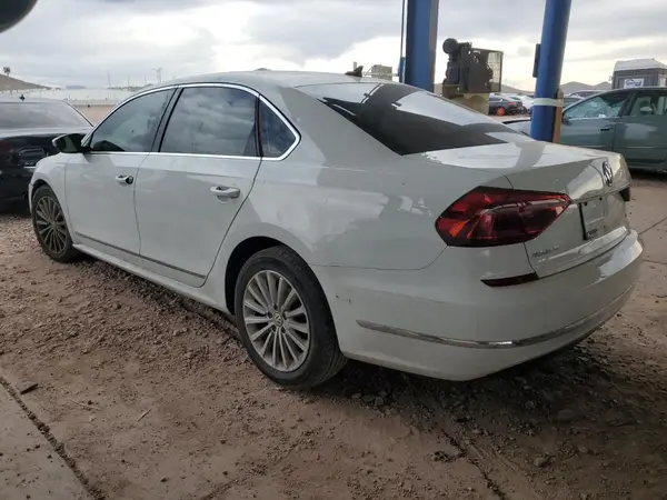 1VWBT7A3XHC016960 2017 VOLKSWAGEN PASSAT - Image 2