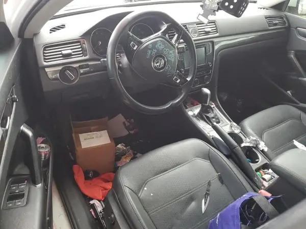 1VWBT7A3XHC016960 2017 VOLKSWAGEN PASSAT - Image 8