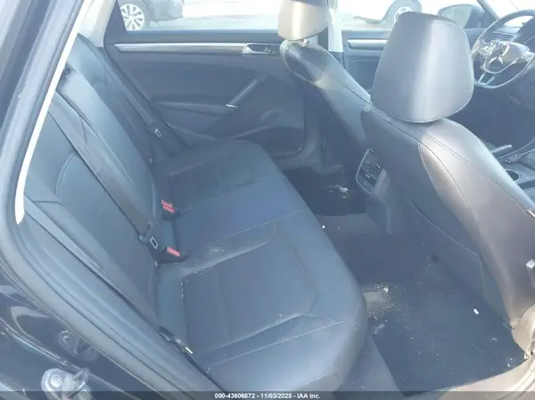 1VWBT7A3XHC017610 2017 VOLKSWAGEN PASSAT - Image 8