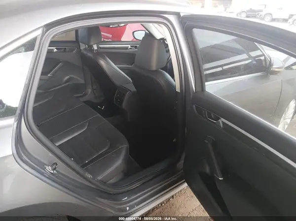 1VWBT7A3XHC018286 2017 VOLKSWAGEN PASSAT - Image 8