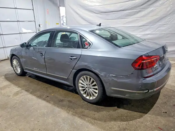 1VWBT7A3XHC023178 2017 VOLKSWAGEN PASSAT - Image 2