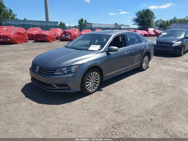 1VWBT7A3XHC027697 2017 VOLKSWAGEN PASSAT - Image 2