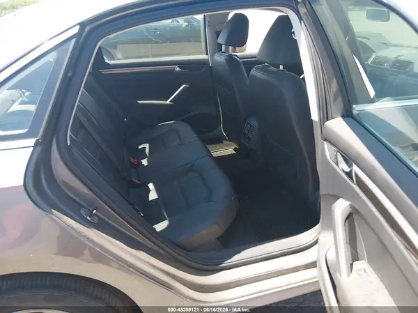 1VWBT7A3XHC027697 2017 VOLKSWAGEN PASSAT - Image 8