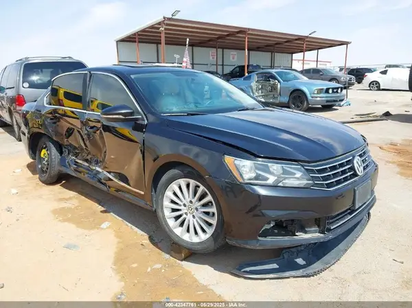 1VWBT7A3XHC033225 2017 VOLKSWAGEN PASSAT - Image 1