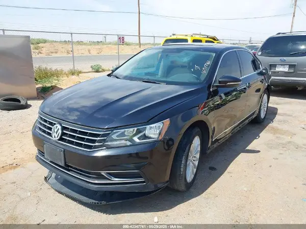 1VWBT7A3XHC033225 2017 VOLKSWAGEN PASSAT - Image 2