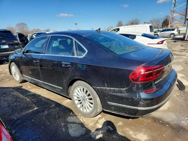 1VWBT7A3XHC033452 2017 VOLKSWAGEN PASSAT - Image 2