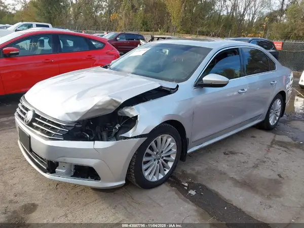 1VWBT7A3XHC034598 2017 VOLKSWAGEN PASSAT - Image 2