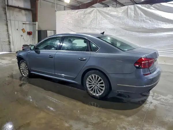1VWBT7A3XHC034729 2017 VOLKSWAGEN PASSAT - Image 2