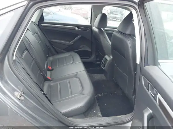 1VWBT7A3XHC035041 2017 VOLKSWAGEN PASSAT - Image 8