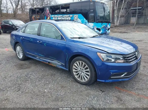 1VWBT7A3XHC036187 2017 VOLKSWAGEN PASSAT - Image 1