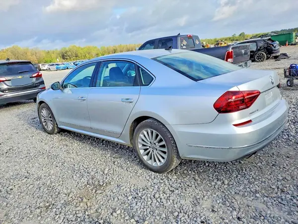 1VWBT7A3XHC038277 2017 VOLKSWAGEN PASSAT - Image 2