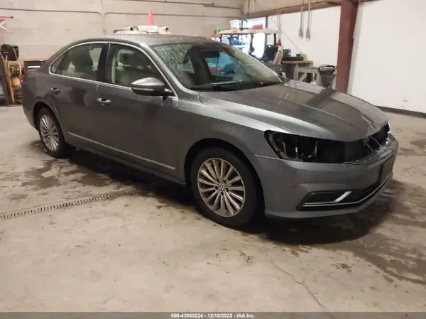 1VWBT7A3XHC039414 2017 VOLKSWAGEN PASSAT - Image 1