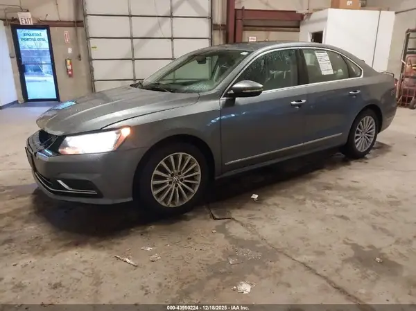 1VWBT7A3XHC039414 2017 VOLKSWAGEN PASSAT - Image 2