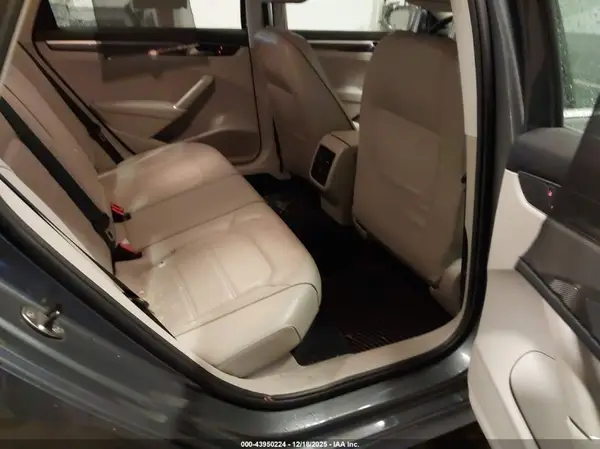 1VWBT7A3XHC039414 2017 VOLKSWAGEN PASSAT - Image 8