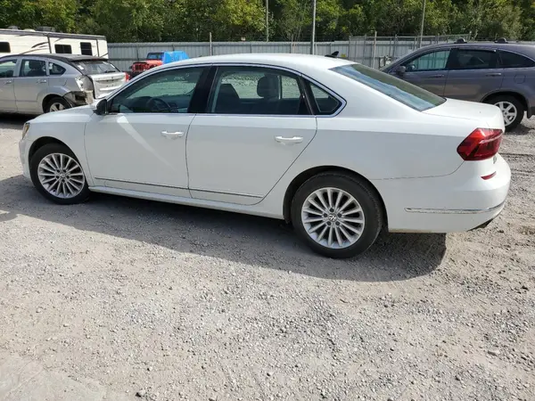 1VWBT7A3XHC044256 2017 VOLKSWAGEN PASSAT - Image 2