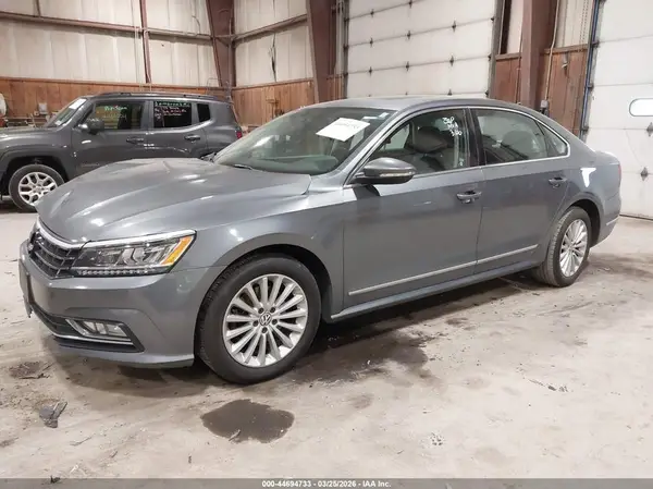 1VWBT7A3XHC046671 2017 VOLKSWAGEN PASSAT - Image 2