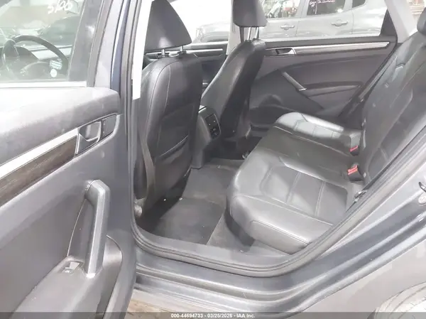 1VWBT7A3XHC046671 2017 VOLKSWAGEN PASSAT - Image 8