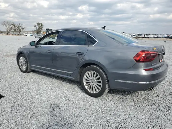 1VWBT7A3XHC048954 2017 VOLKSWAGEN PASSAT - Image 2