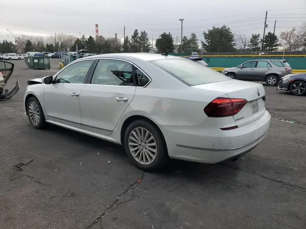 1VWBT7A3XHC054396 2017 VOLKSWAGEN PASSAT - Image 2